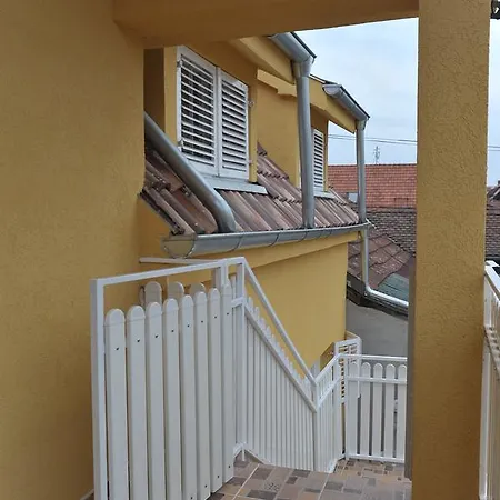 Golden House Apartamento